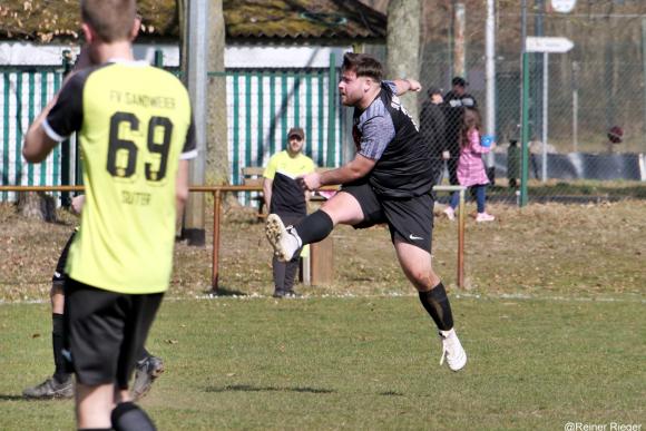 Fitim Malaj mit dem Tor des Tages zum knappen 0:1 Auswärtssieg des Michelbacher Nachwuchsteam