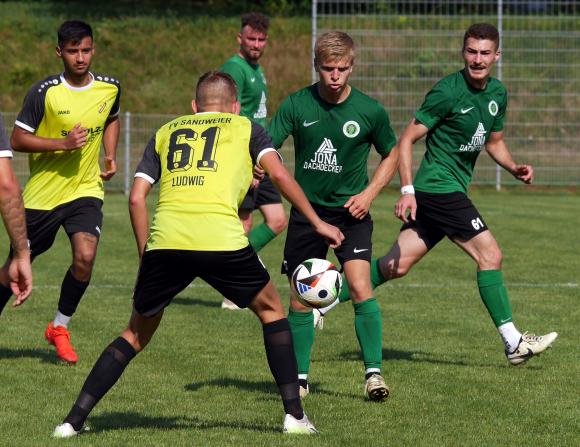 SVM um Tim Jäckle im Vorrundenspiel in Michelbach gegen Sandweier deutlich mit 7:2 siegreich